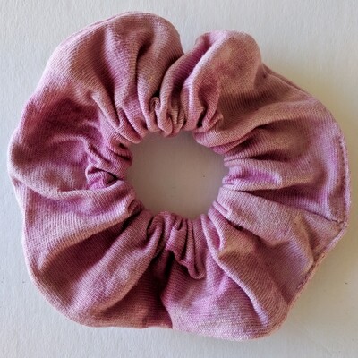 SCRUNCHIE - HAND-DYED + NATURAL DYE - PINK