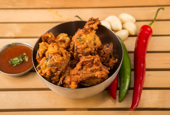 Garlic Chilli, Red Onion with Chicken Pakora