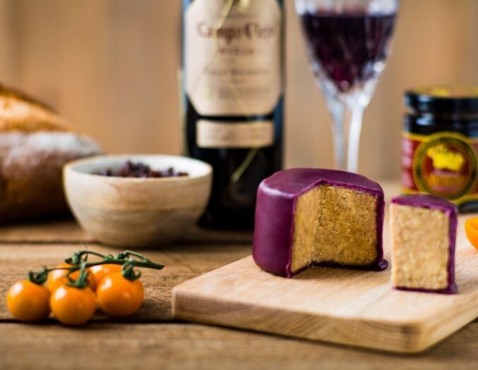 Caramelised Onion & Rioja Cheddar - Waxed Truckle 200g