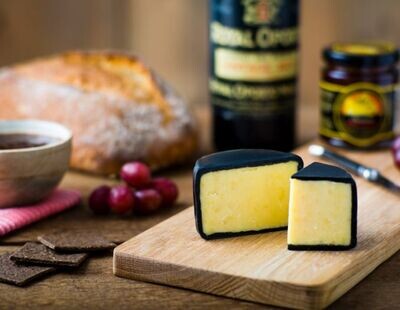 Black Bob Extra Mature - Waxed Truckle 200g