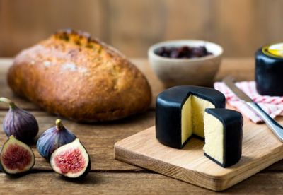 Vintage Gold Extra Mature Cheddar - Waxed Truckle 200g Vintage Gold Extra Mature Cheddar - Waxed Truckle 200g