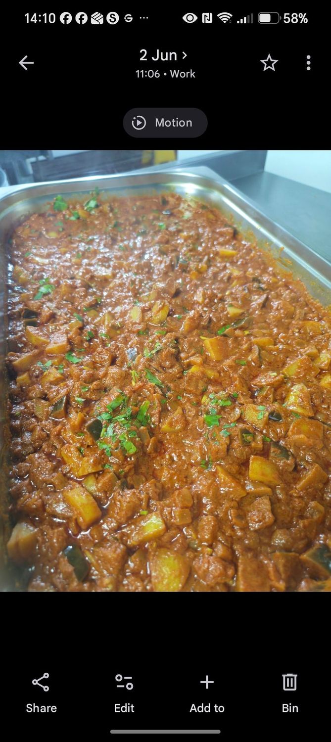 Aubergine & Potato Curry (v)