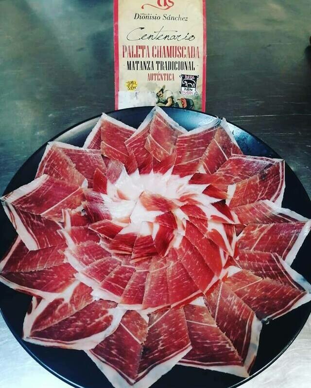 GOURMET TAPAS PLATE LISTING x 0.90g Plate each x 25No Unit per Case: x 48No Case per Pallet: - Order Qty is by Case - by Pallet Load - Mixed Pallets Available.