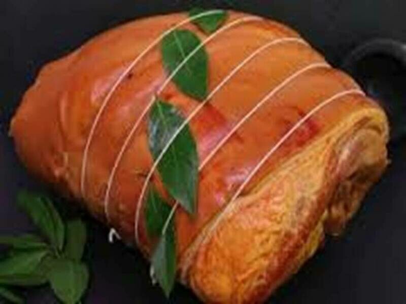 TRADITIONAL FARMHOUSE COUNTRY STYLE - BONE IN - GAMMON CURED - WHOLE HAM - COLD SMOKED with BEECH WOOD x +/- 5kg