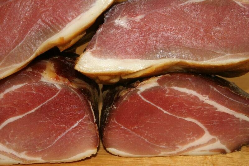 BLAIR HOUSE FARM - TRADITIONAL OLD STYLE - GAMMON CURED - RIND ON - BREAST of BACON JOINT - COLD SMOKED with BEECH WOOD x 0.950g