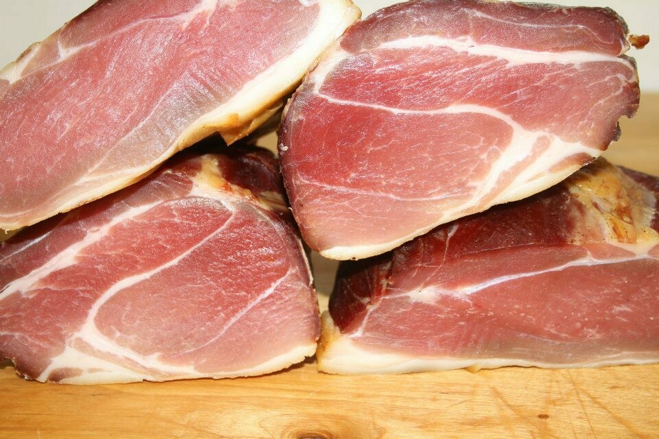 BLAIR HOUSE FARM - TRADITIONAL OLD STYLE - GAMMON CURED - RIND ON - BREAST of BACON JOINT - COLD SMOKED with BEECH WOOD x 1.3kg