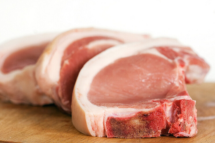 BLAIR HOUSE FARM - LOIN PORK CHOPS  - CHIME ON - CRACKLIN ON x 4No THICK HAND CUT x +/- 0.640g