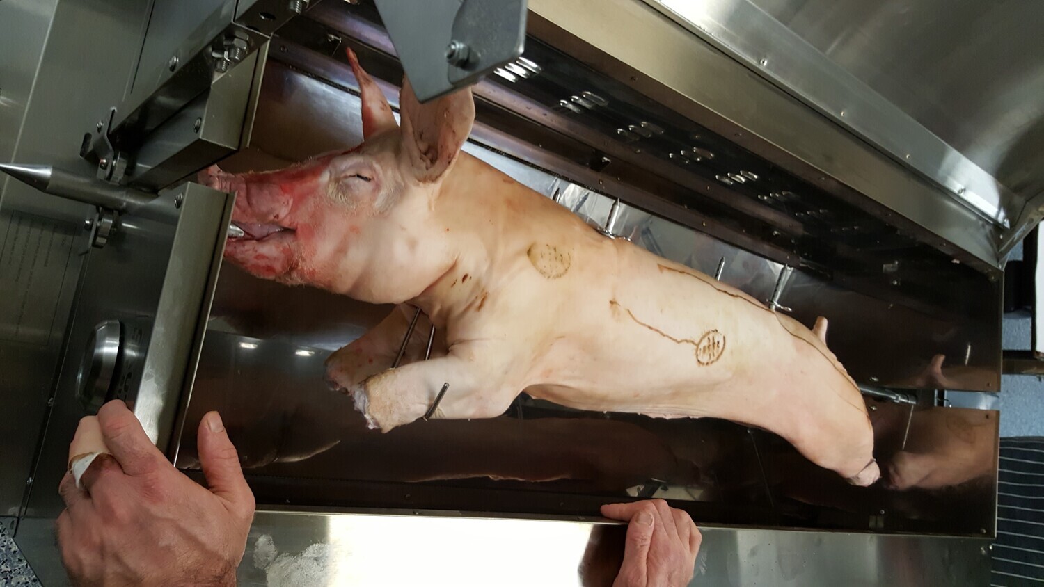 BLAIR HOUSE FARM - TRADITIONAL FARMHOUSE - OUTDOOR REARED - SPIT READY - FULL PORCINE - x +/- 45kg(+/- 99lbs)