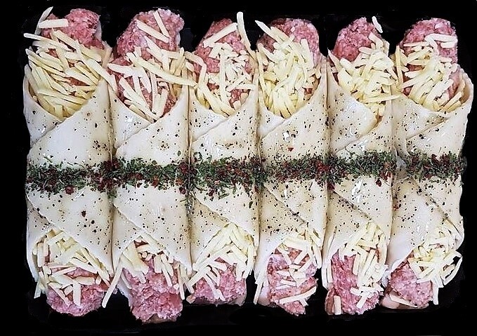 Walker&#39;s Gourmet Sausage Meat with Blair House Farm Streaky Bacon Cheese Wraps - 750g - Tray Pack