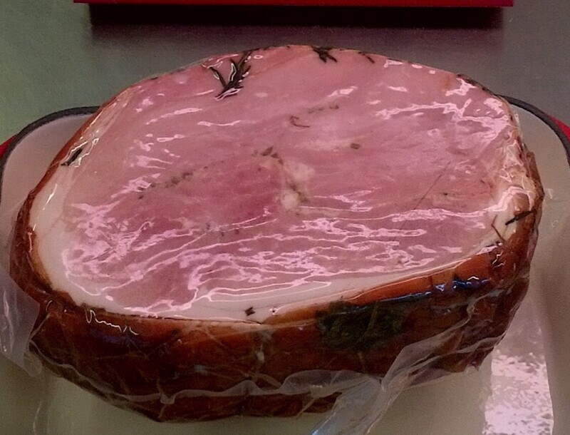 TRADITIONAL HAND CRAFTED FARMHOUSE - GAMMON CURED - ROSEMARY HALF HAM - BEECH WOOD COLD SMOKED - Average Weight +/- 3.75kg