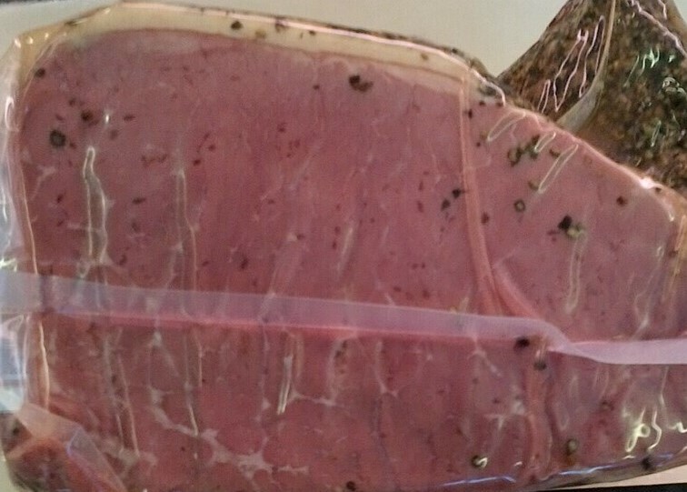 TRADITIONAL HAND CRAFTED - PRIME CUT - PASTRAMI - COLD SMOKED with BEECH WOOD +/- 2kg