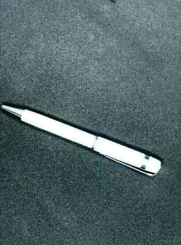 قلم ابيض