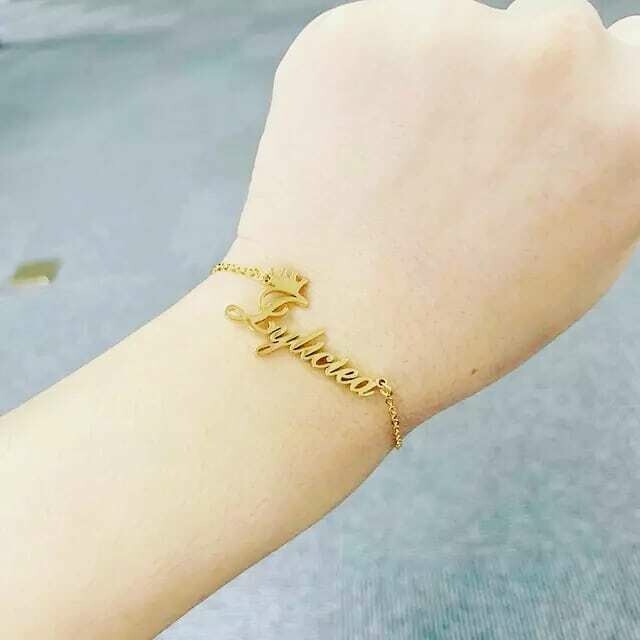 GOLDEN CUSTOMIZABLE CROWN NAME BRACELETS