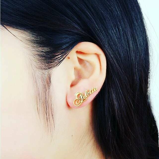 GOLDEN CUSTOMIZABLE CROWN NAME EARRINGS