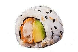 URAMAKI DE POLLO MARINADO,MAYONESA,AGUACATE (8PIEZAS)