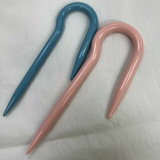 Cable Stitch Holder
