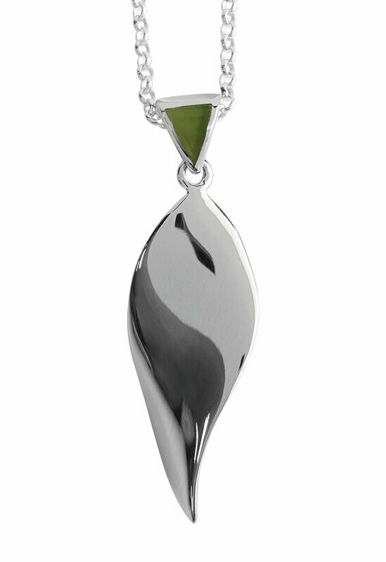 Greenstone & Sterling Silver Curled Leaf Pendant - 7F6