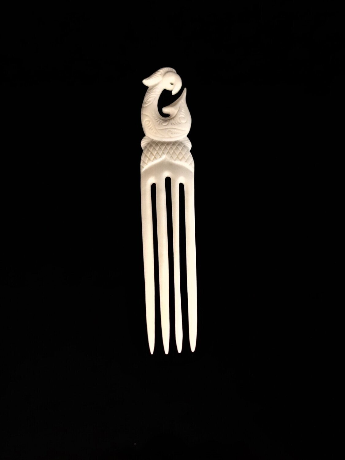 Moko Pounamu Bone Carving Hei Matau Heru (Comb)