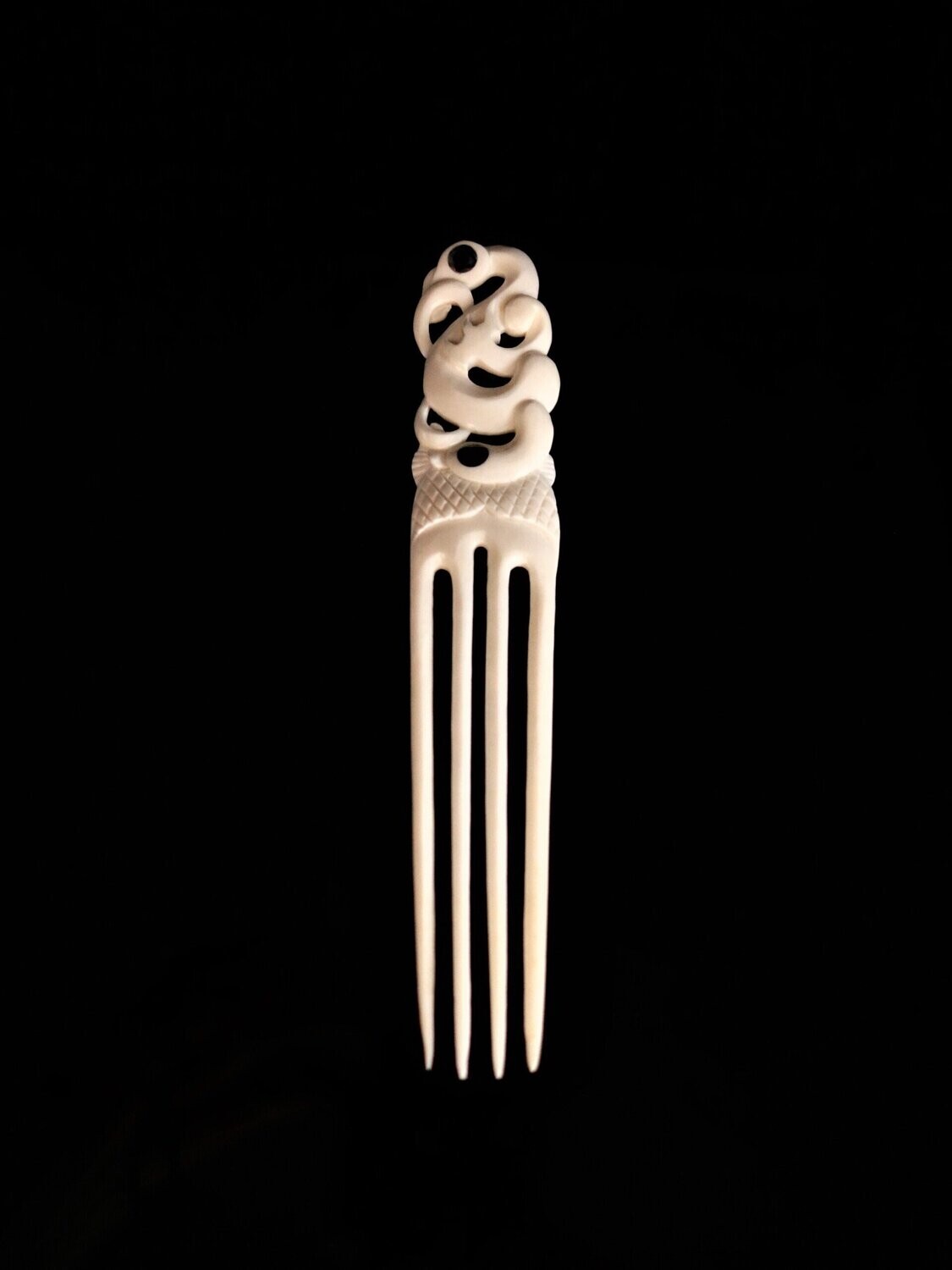 Moko Pounamu,  Bone Carving Manaia Heru (Comb)