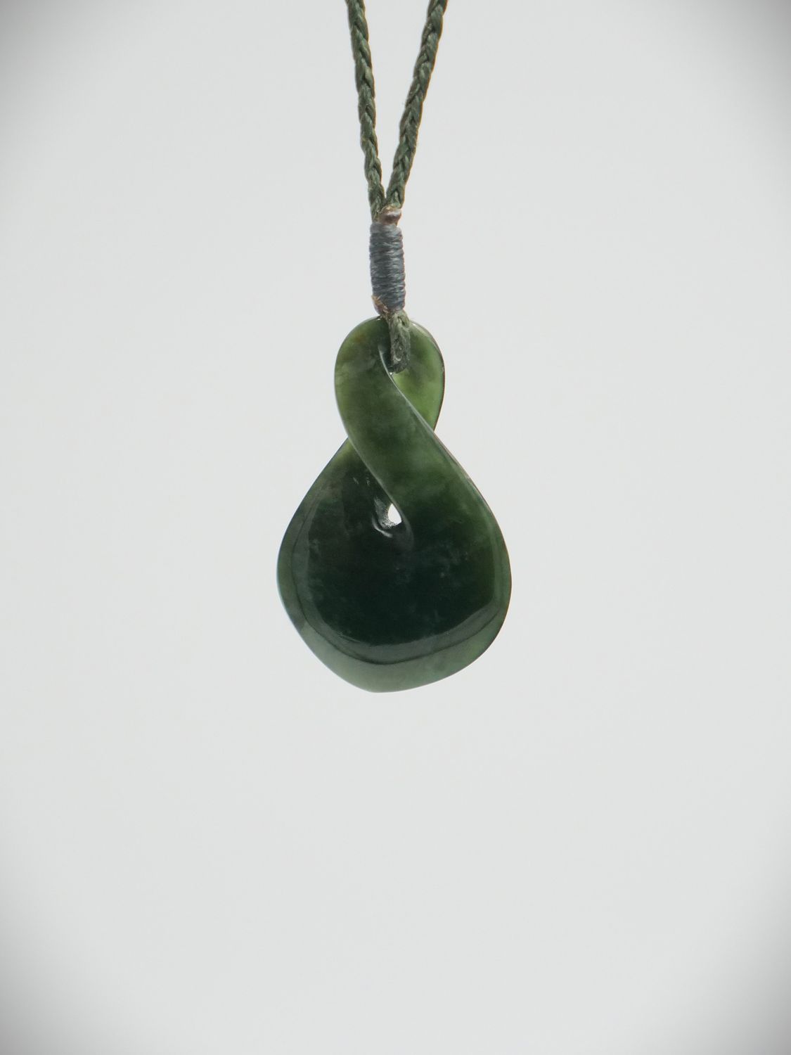 Moko Pounamu Single Pikorua (Twist) NZ Genuine Kawakawa Flower Greenstone - Oreti