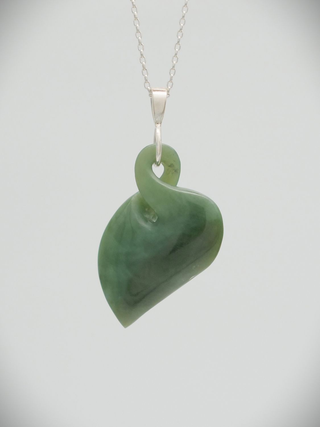 Moko Pounamu Single Pikorua NZ Genuine Inanga Flower Greenstone & Sterling Silver - Makarewa