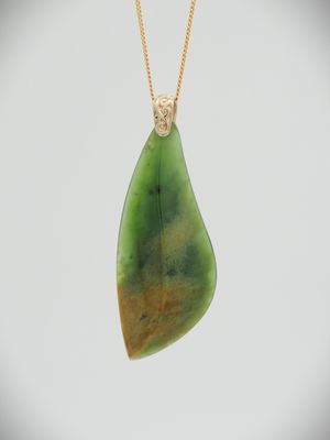 Moko Pounamu Artistic Leaf NZ Genuine Kahurangi Flower Greenstone  & 9ct Gold Pendant - Owaka