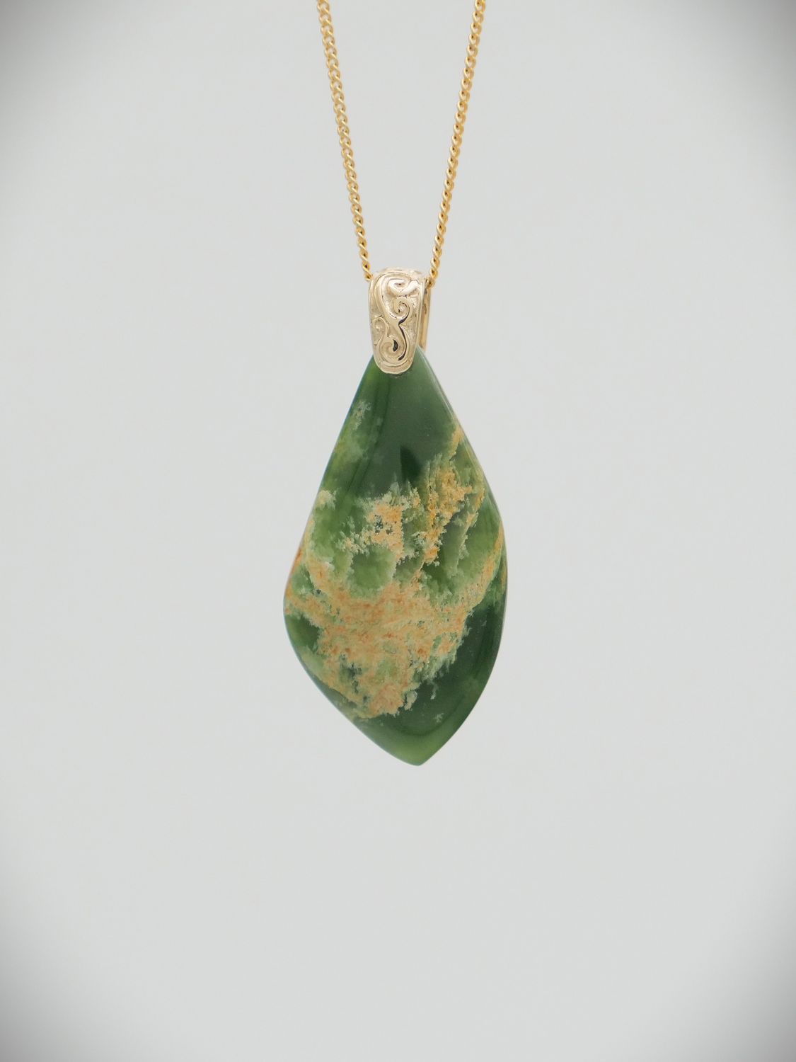 Moko Pounamu Roimata (Teardrop) NZ Genuine Kahurangi Flower Greenstone & 9ct Gold - Hinahina