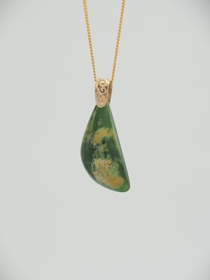 Moko Pounamu Roimata (Teardrop) NZ Genuine Kahurangi Flower Greenstone & 9ct Gold - Paretai