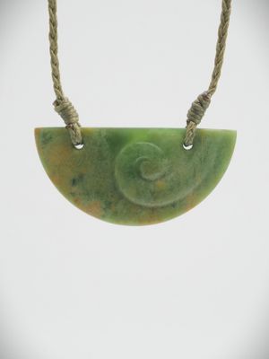 Moko Pounamu Kouma (Breastplate) NZ Genuine Kahurangi Putiputi Flower Greenstone - Taitoko