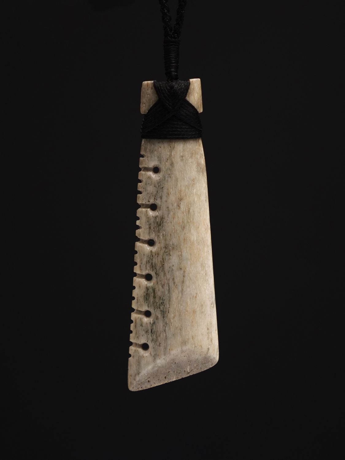 Moko Pounamu,  Whale Bone Carving Toki - Pukeuri