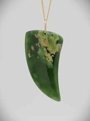 Moko Pounamu Rei Niho NZ Genuine Kahurangi Flower Pounamu & 9ct Gold 12669