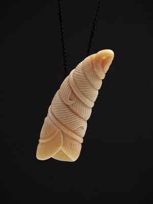 Moko Pounamu Whale Tooth Rei Puta (Whale Tooth) - Kaiapoi