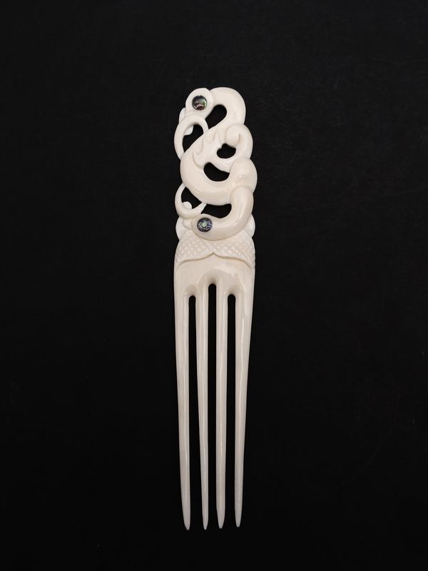 Moko Pounamu Manaia Heru Bone Carving (Comb)