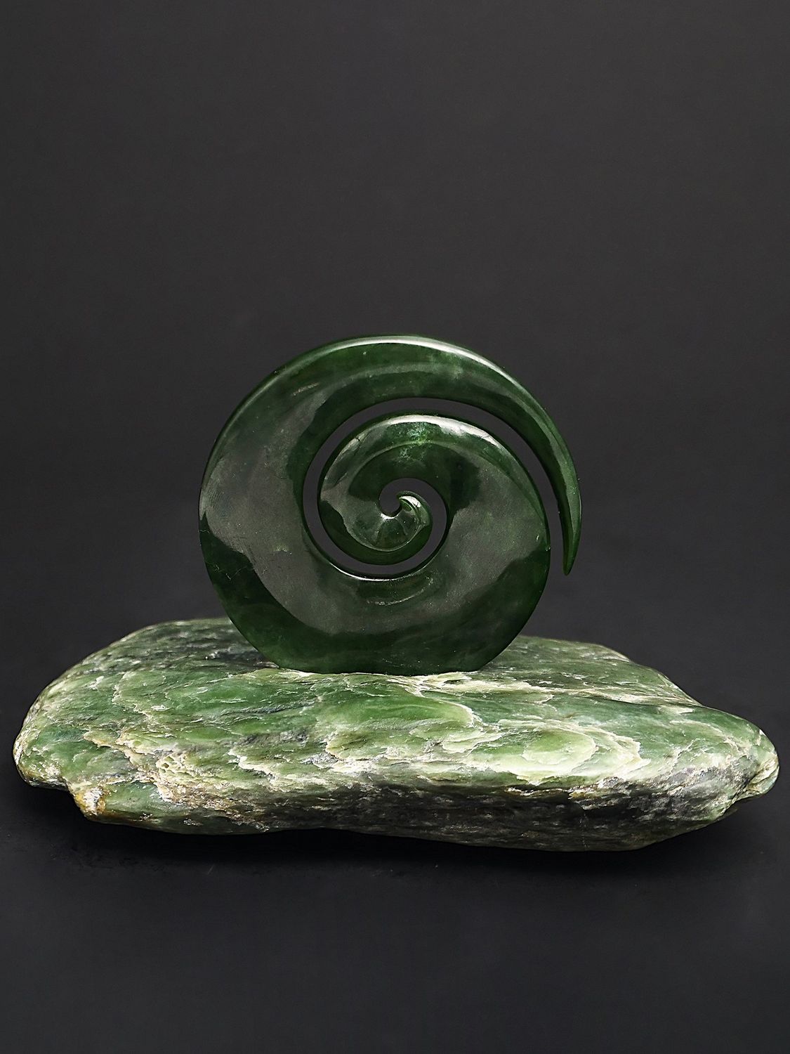 Moko Pounamu Koru Sculpture NZ Genuine Kawakawa & Kahurangi Greenstone - Te Matauru