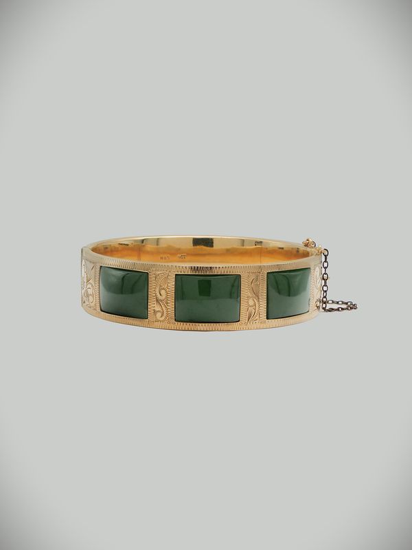 Moko Pounamu Antique Rectangle Cabochon Greenstone and 9ct Gold Bangle