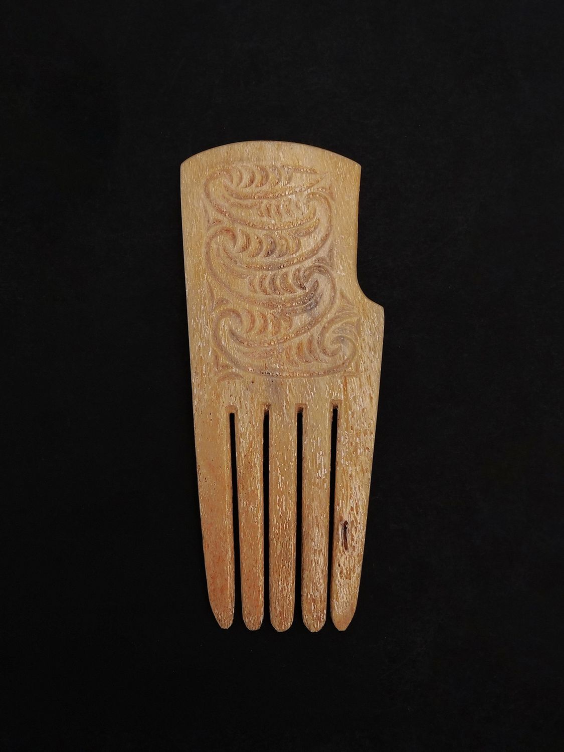Moko Pounamu Heru Genuine Whale Bone Carving - Aranga