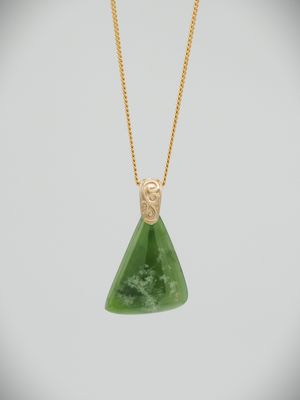 Moko Pounamu Kuru NZ Genuine Kahurangi Flower Greenstone, 9ct Gold Pendant - Oteranga