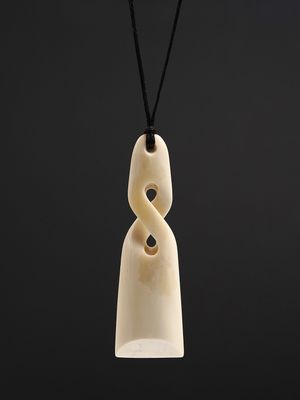 Moko Pounamu,  Toki Pikorua Bone Carving - Tarawera