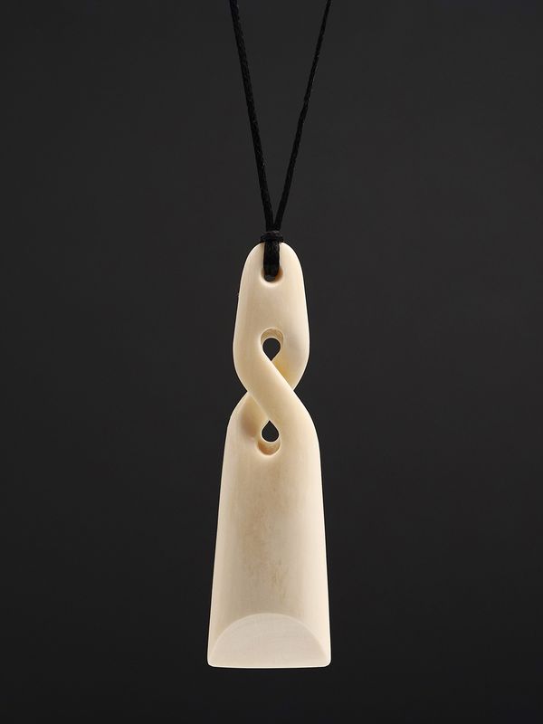 Moko Pounamu,  Toki Pikorua Bone Carving - Pukehuia