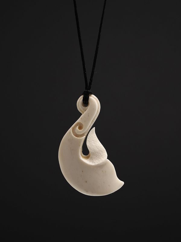 Moko Pounamu,  Hei Matau (Hook) Bone Carving - Waiwhetu