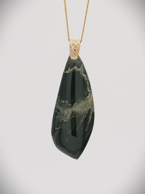 Moko Pounamu Gilt Jewellery Roimata (Teardrop) NZ Genuine Kawakawa Greenstone & 9ct Gold - Pukenui