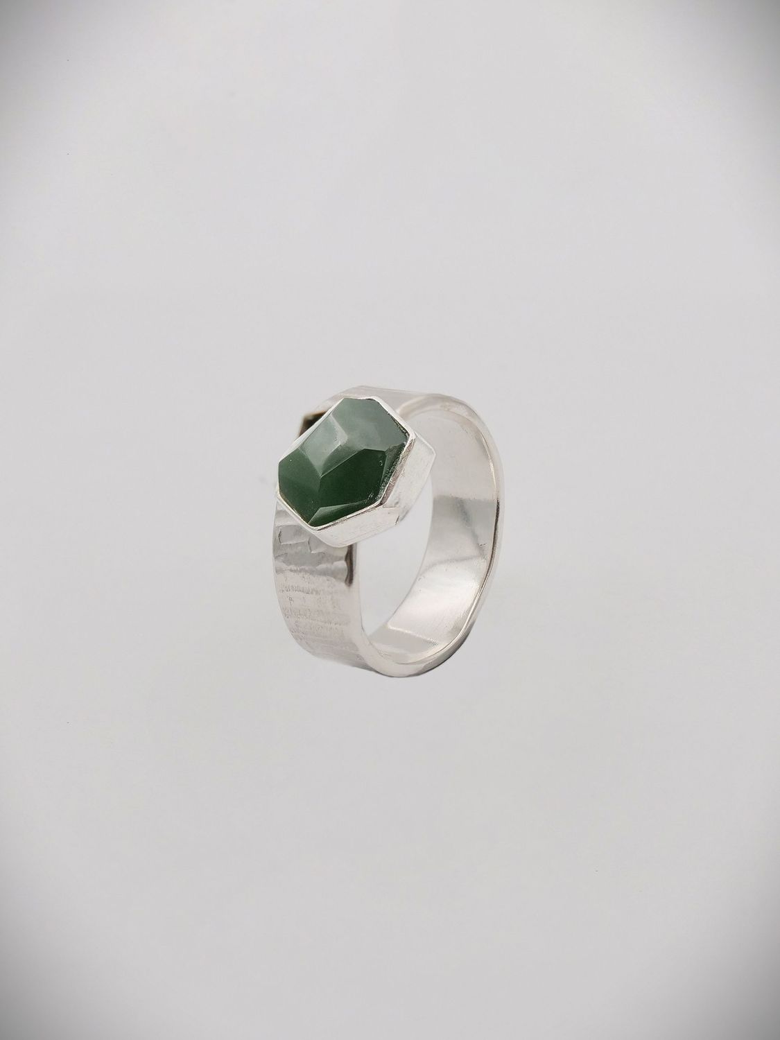 Moko Pounamu Ana Krakosky NZ Genuine Kawakawa Greenstone & Sterling Silver Geometric Ring - Mokoroa