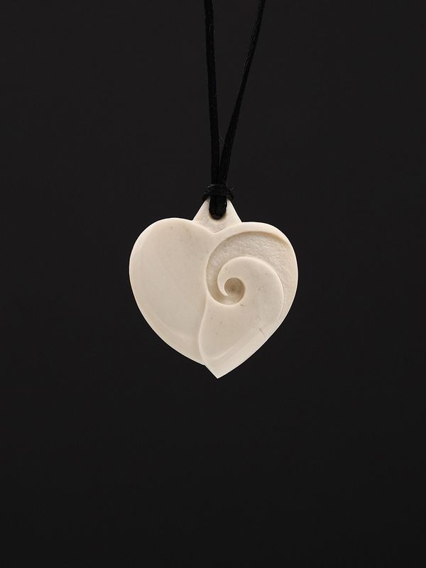 Moko Pounamu Heart Bone Carving - Puketitiri