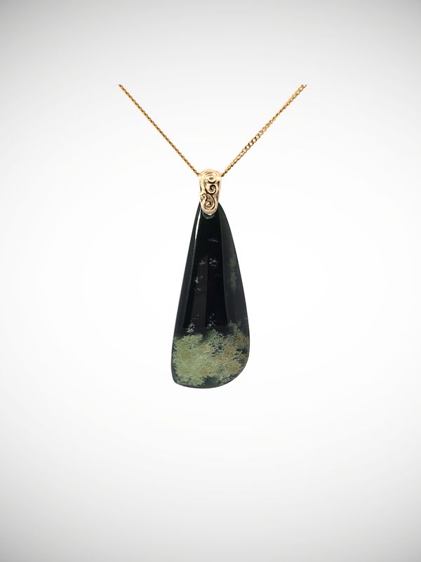 Moko Pounamu Gilt Jewellery Roimata (Teardrop) NZ Genuine Kawakawa Flower Greenstone & 9ct Filigree Gold - Otaupiri