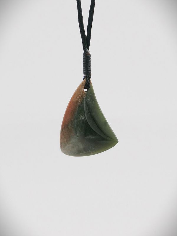 Moko Pounamu Kuru Drop NZ Genuine Kawakawa Flower Greenstone - Makaretu