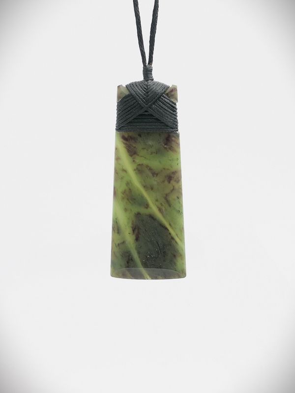 Moko Pounamu Toki NZ Genuine Hapopo Greenstone - Matiere