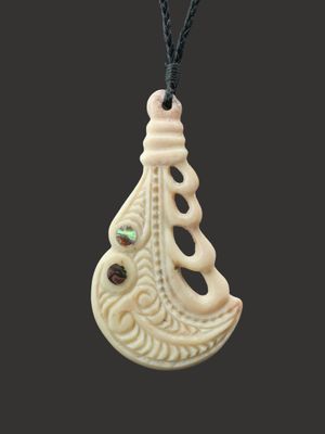 Moko Pounamu Patu Pendant Whale Bone Carving - Kuramea