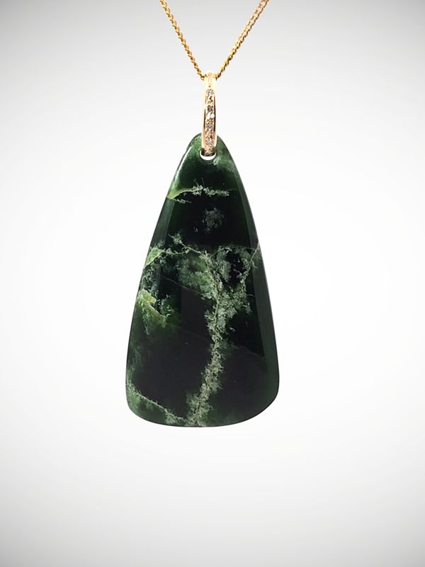 Moko Pounamu Gilt Jewellery Roimata (Teardrop) NZ Genuine Kawakawa Flower Greenstone & 9ct Filigree Gold & Diamond - Uratane