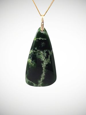 Moko Pounamu Gilt Jewellery Roimata (Teardrop) NZ Genuine Kawakawa Flower Greenstone & 9ct Filigree Gold & Diamond - Uratane