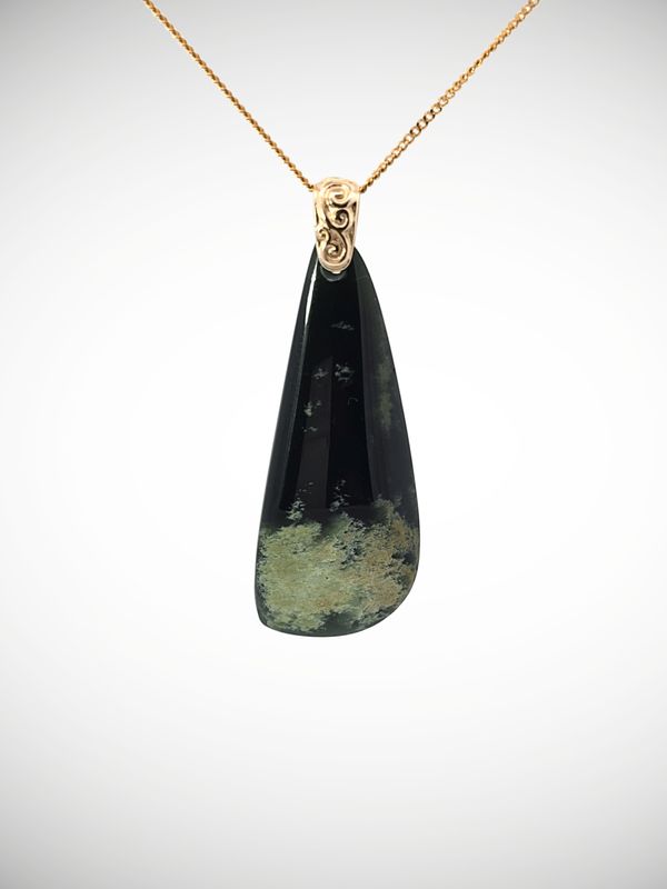 Moko Pounamu Gilt Jewellery Roimata (Teardrop) NZ Genuine Kawakawa Flower Greenstone & 9ct Filigree Gold - Otaupiri